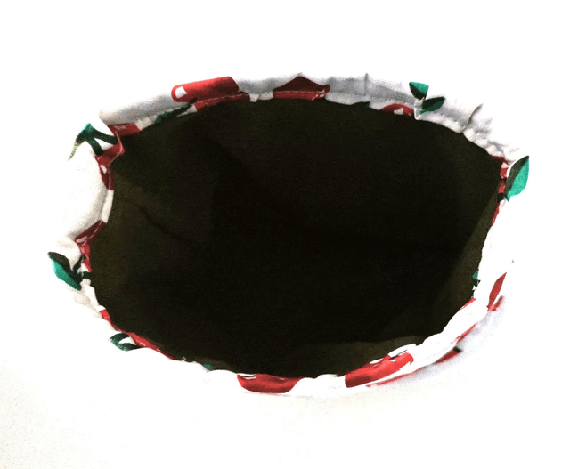 Trousse verticale verte motifs cerises