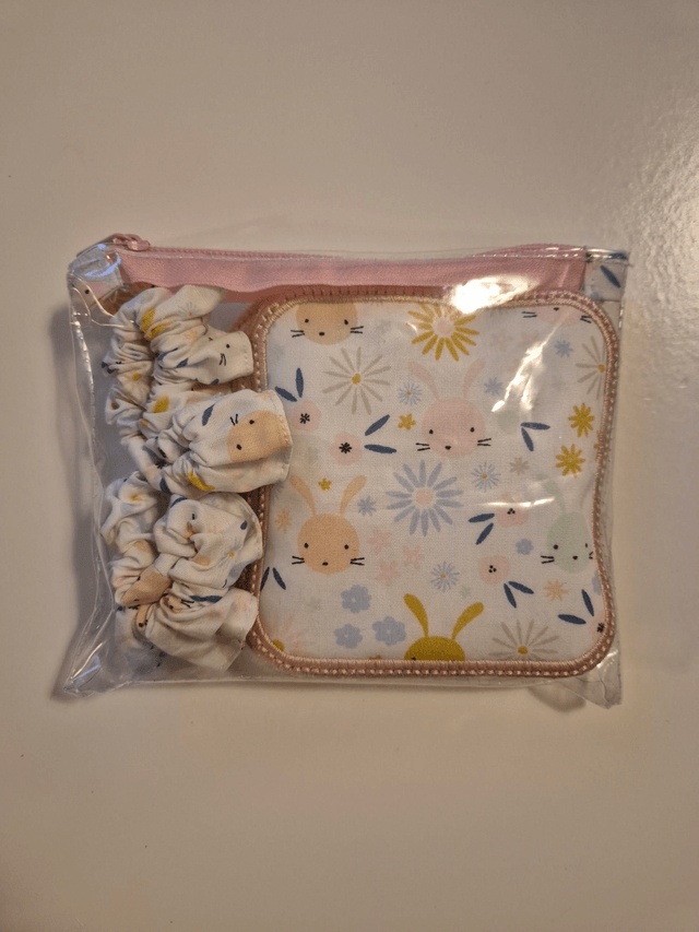 Trousse + lingettes + chouchous petits lapins