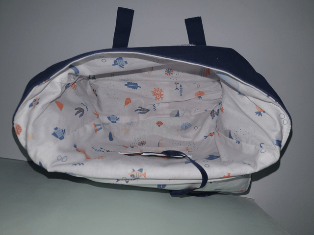 Sac à dos bleu marine et poissons