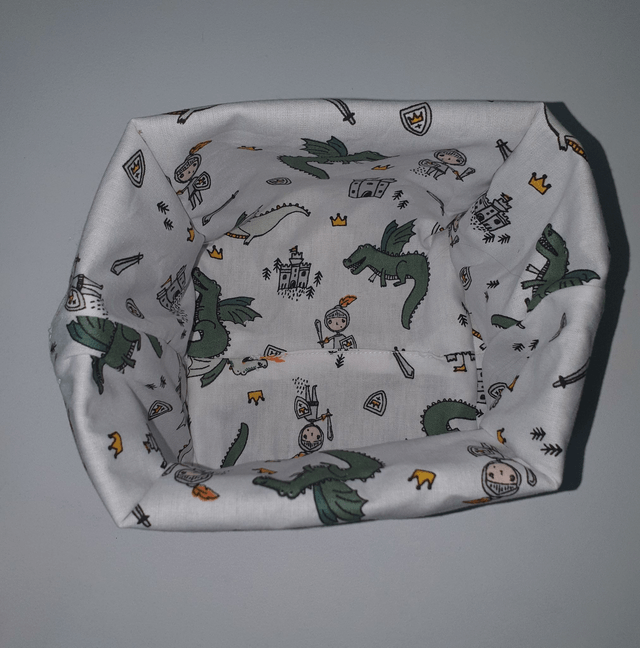Panière à lingettes + 10 lingettes Vertes + 2 pare-pipi Chevaliers et Dragons