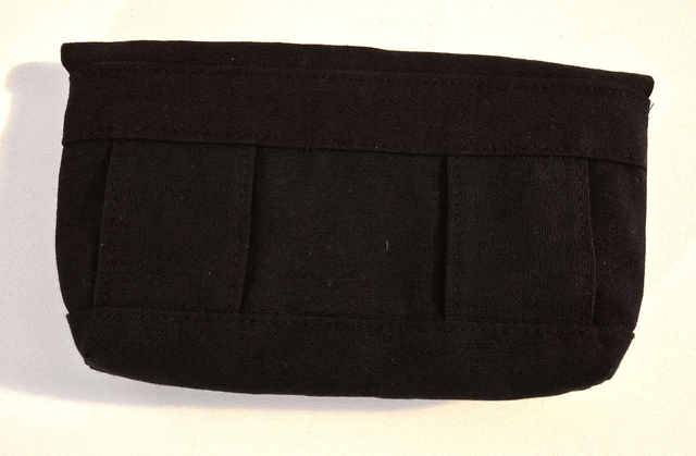 Sac porté à la ceinture noir broderie rose