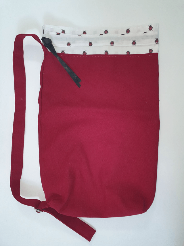 Sac à pain bordeaux et motifs coccinelles
