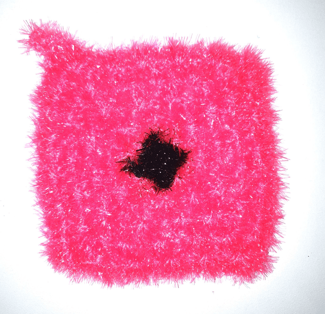 Lavette pour la toilette, la vaisselle ou les vitres rose fluo coeur noir
