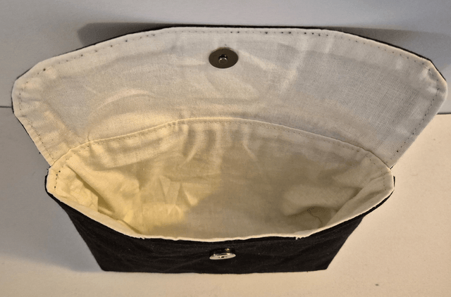 Sac porté à la ceinture noir broderie rose