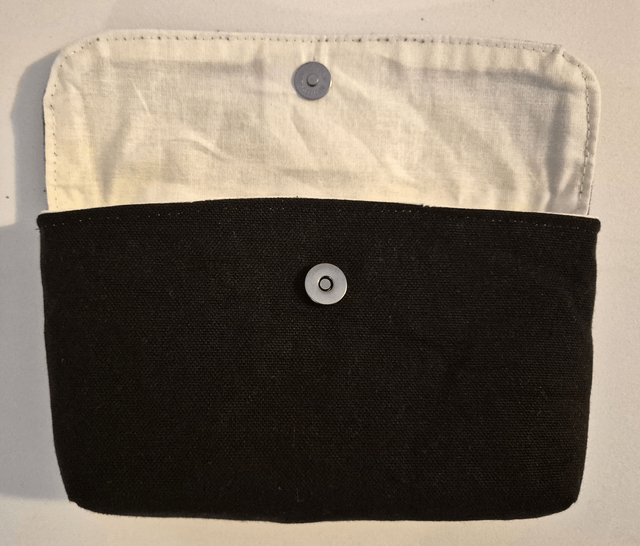 Sac porté à la ceinture noir broderie rose