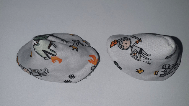 Panière à lingettes + 10 lingettes Vertes + 2 pare-pipi Chevaliers et Dragons