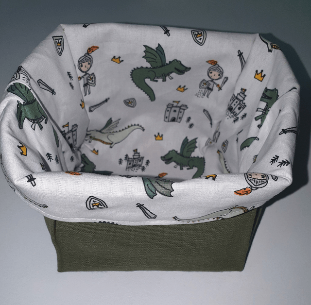 Panière à lingettes + 10 lingettes Vertes + 2 pare-pipi Chevaliers et Dragons