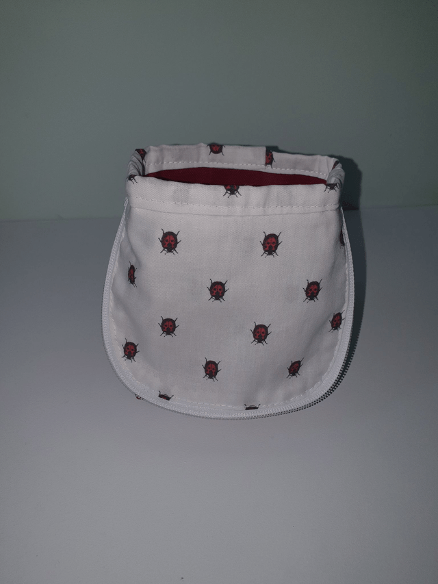 Trousse verticale bordeaux motifs coccinelles