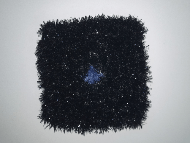 Lavette pour la toilette, la vaisselle ou les vitres noire coeur bleu