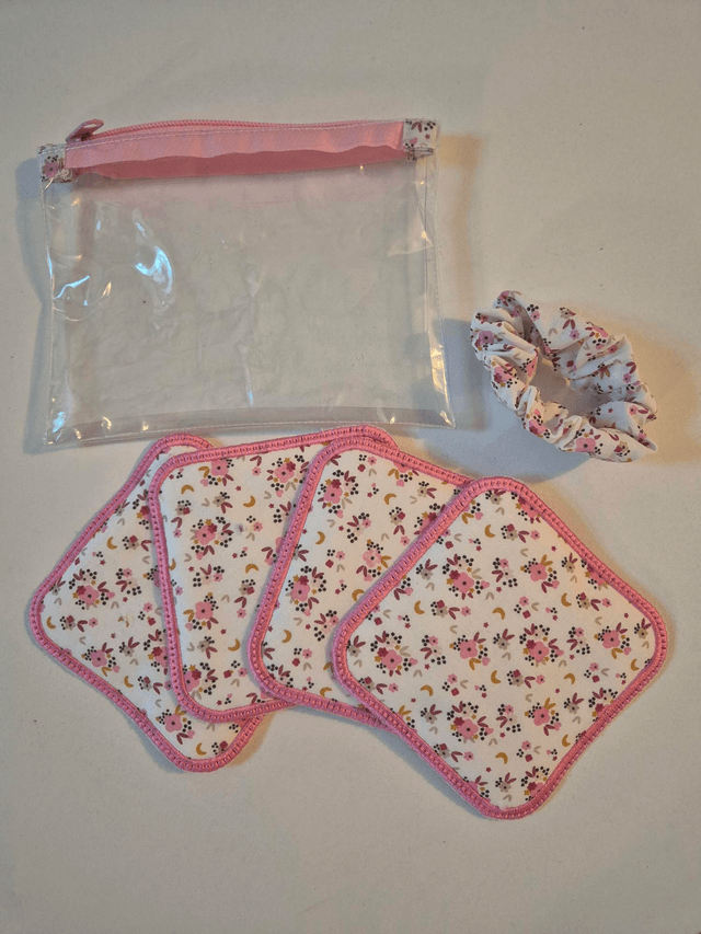 Trousse + lingettes + chouchou fleurs