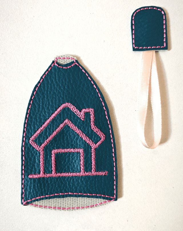 Porte clés maison rose